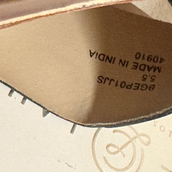 Women's Chinese Laundry Gemmy Slide
Sandal, Size 5.5 M - Black - Picture 7 of 14